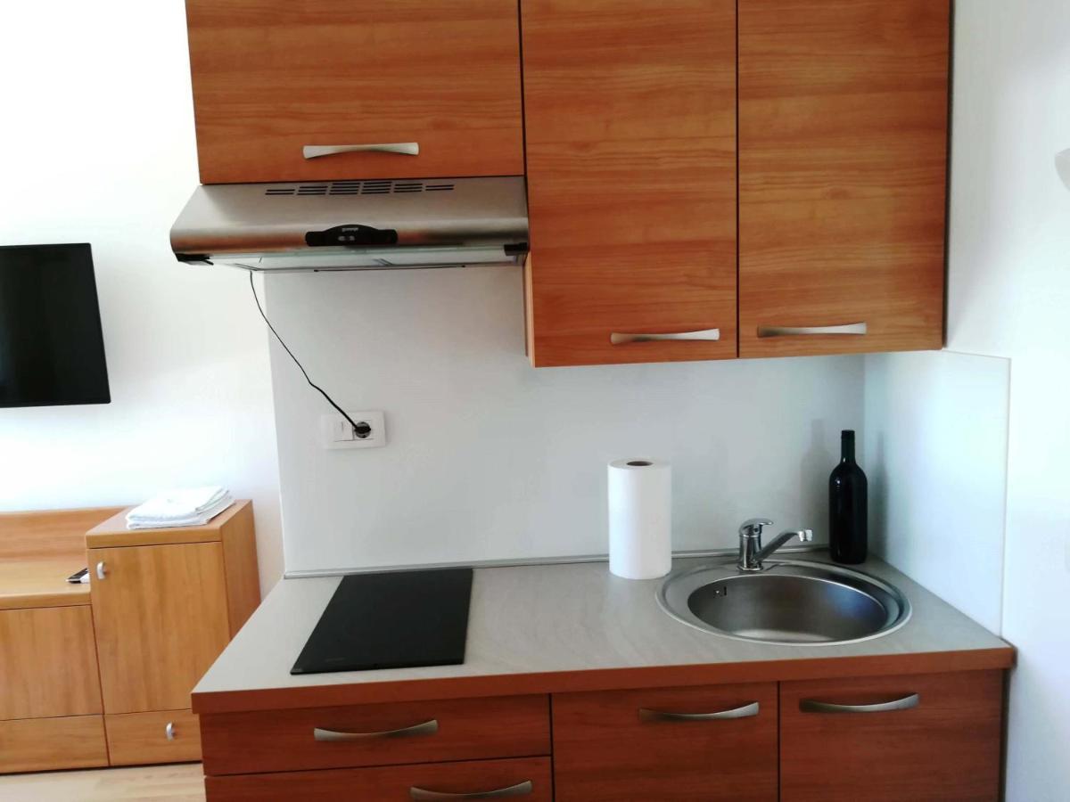 Prenocisca Iris Apartment Sezana Luaran gambar